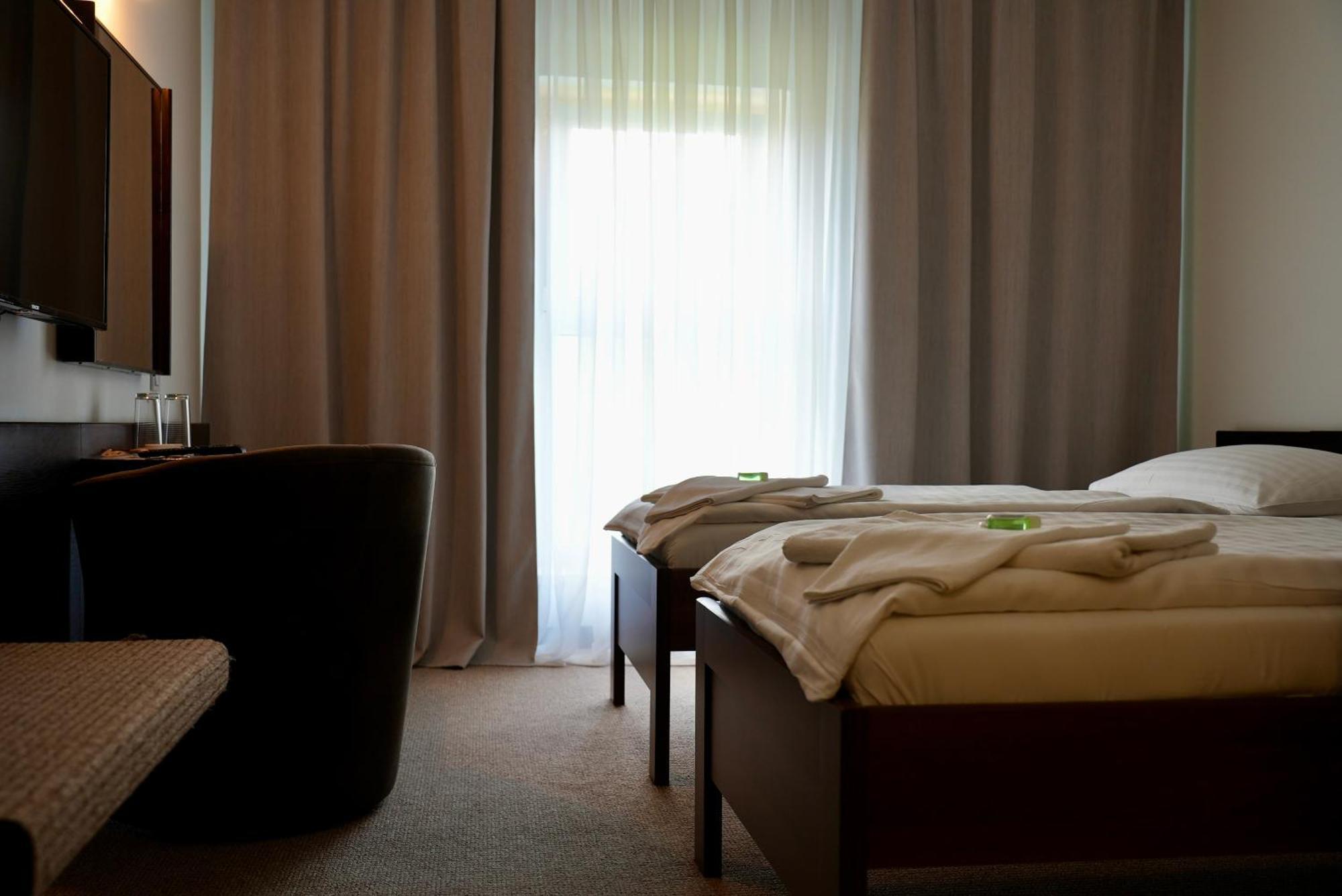 Hotel Merkur - Jablonec Nad Nisou Esterno foto